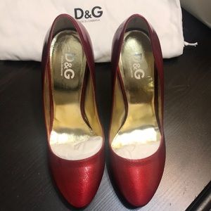 NEVER WORN! D&G lipstick red pump